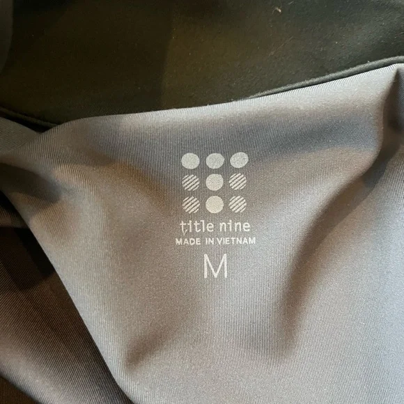 Title Nine Black Quarter Zip Pullover Women's Medium Athleisure - Picture 3 of 4